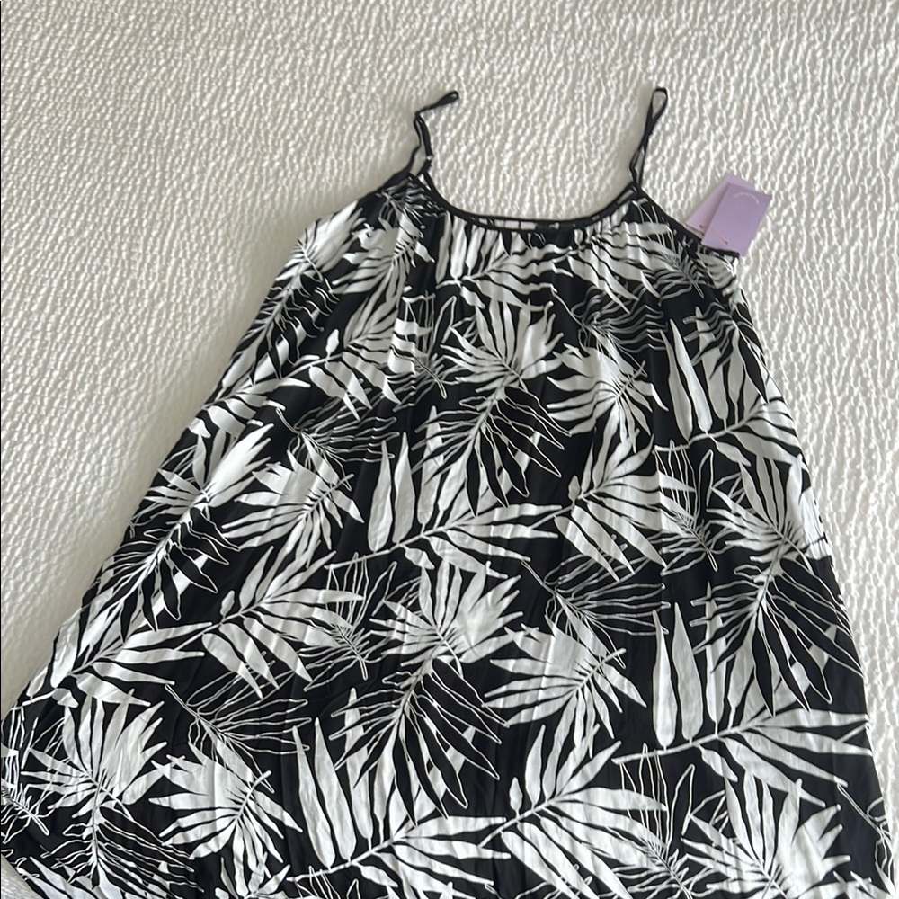 Black and White Leaf Print Maxi Dress